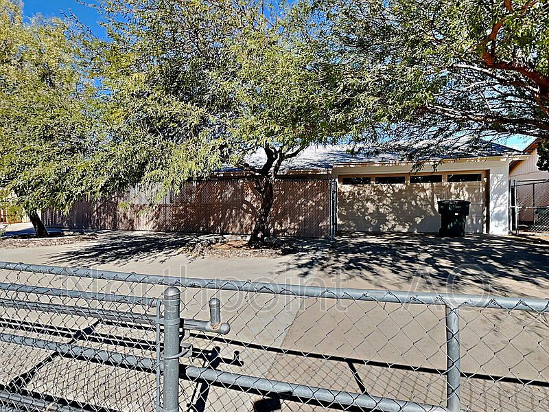 1st image of 3950 W Desert Hills Dr