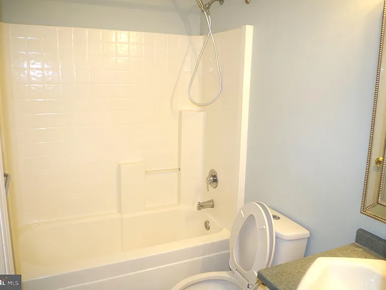 812 Petinot Pl — Photo 15