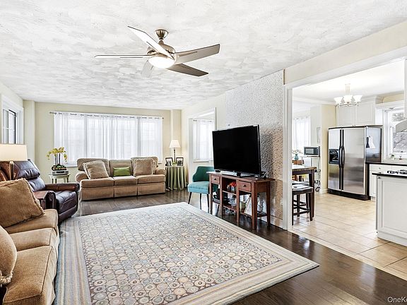 5th image of 300 Martine Avenue #2J