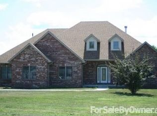 270 White Rd, Glenarm, IL 62536