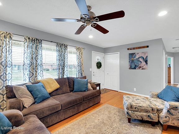 3rd image of 8107 Jasmine Ln