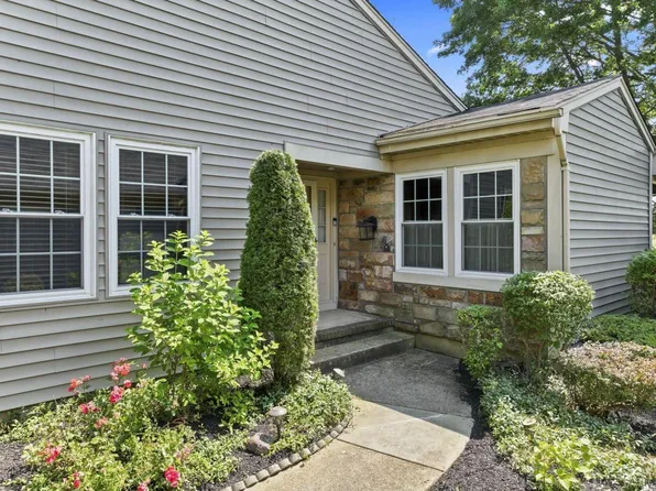 15 John Paul Jones Dr, Monroe Township, NJ 08831