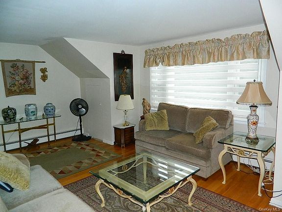 5th image of 4 Kensico Knoll Pl