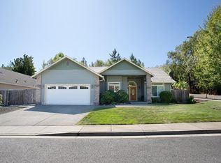 301 Brandy Ln, Grants Pass, OR 97527