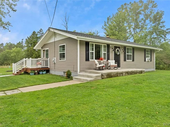 7704 Decker Rd, Derby, NY 14047