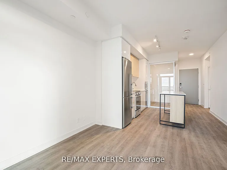 50 Upper Mall Way #B1504 — Photo 22