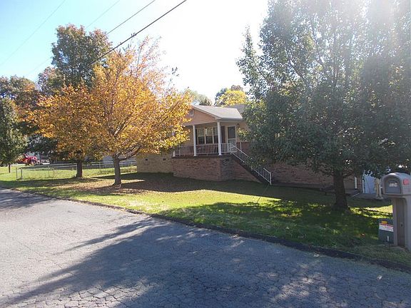 3rd image of 318 S Loop Dr