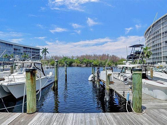 5th image of 1523 E Hillsboro Blvd APT 837