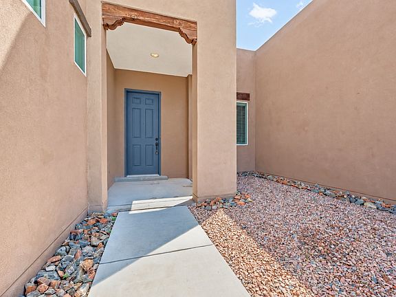 2nd image of 4689 Lluvia Encantada