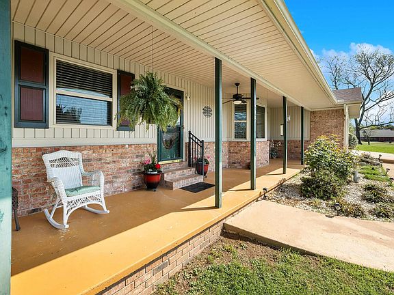 3rd image of 515 Beachview Cir