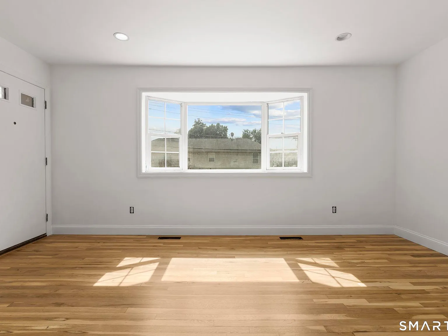 3 bed, 1.5 bath, 993 sqft, $3,500 — Photo 2