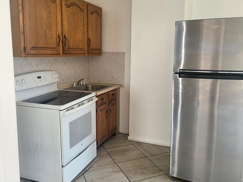 1st image of 160 W Sandford Blvd #2A