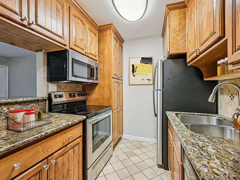 Jade Ridge Apartments — Photo 48