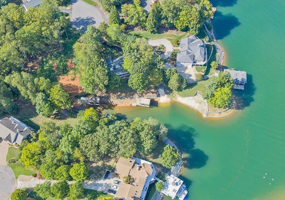 1st image of 41 N Pointe Ln