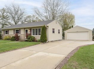 1507 Magnolia Dr, Waukesha, WI 53188