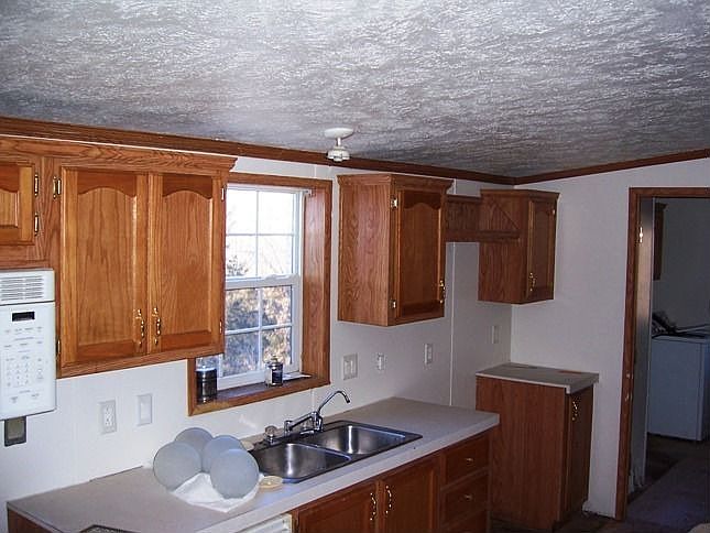 2nd image of 2 Howell Ln