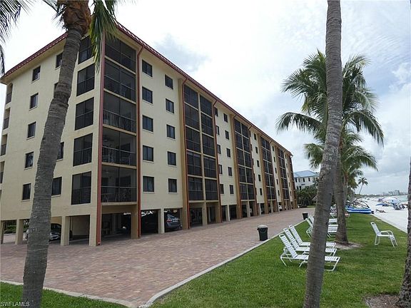 3rd image of 4770 Estero Blvd #307