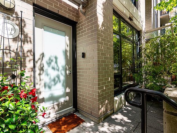 5th image of 1261 Richards St