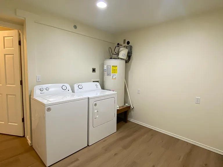 laundry room, plenty of storage space