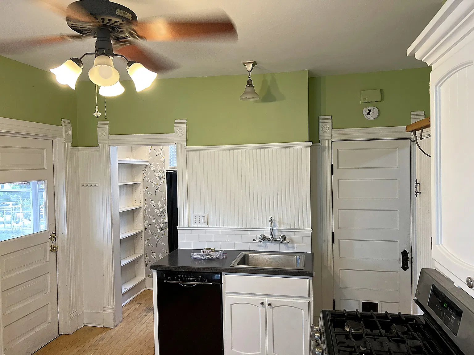 5 bed, 2633 sqft, $3,250 — Photo 2