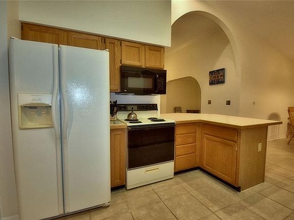 4th image of 484 Sweetwater Way