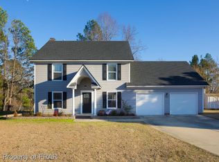 453 Foxwood Dr, Hope Mills, NC 28348