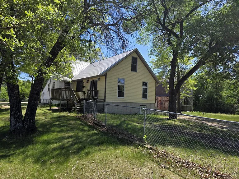 11934 Goodview Ave — Photo 1