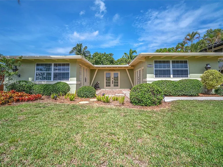 2555 Nassau Ln — Photo 1