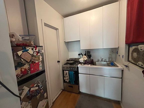 4th image of 200 W 81st St APT 37