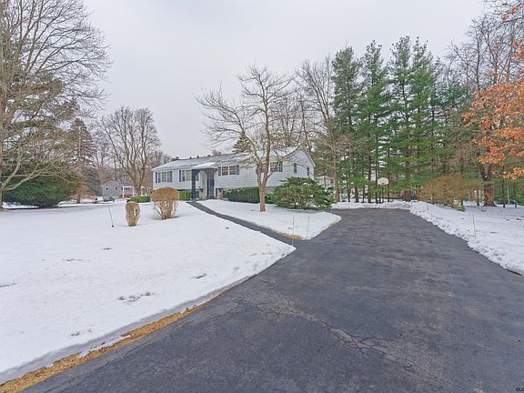 3rd image of 9 Majorca Ln