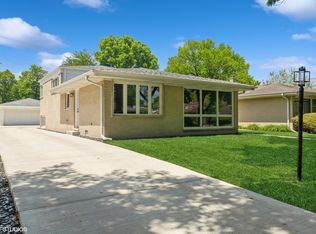 930 Leamington Ave, Glenview, IL 60025