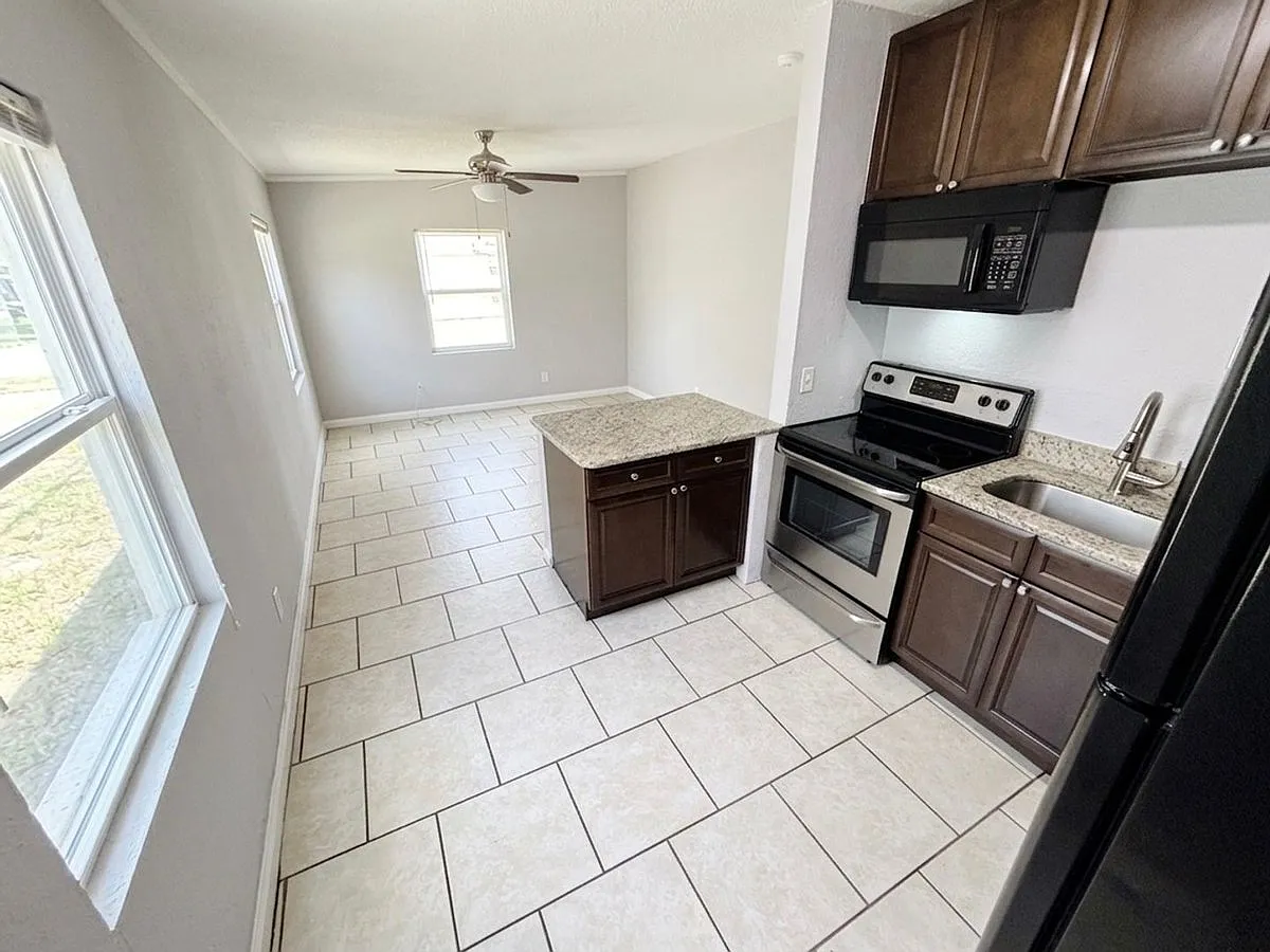 740 W. Robinson St. Unit Upper — Photo 1
