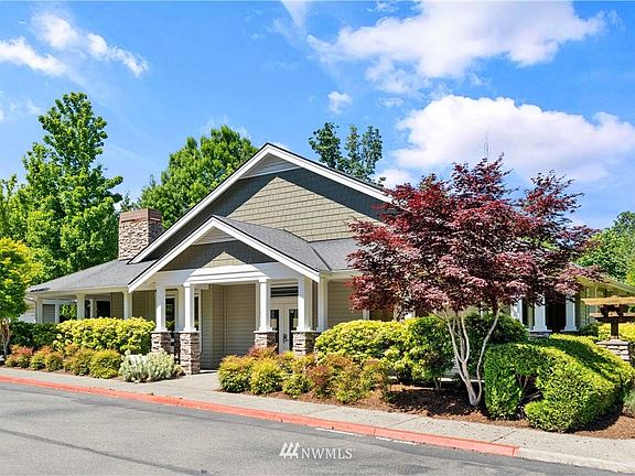 3rd image of 1855 Trossachs Blvd SE Unit 101