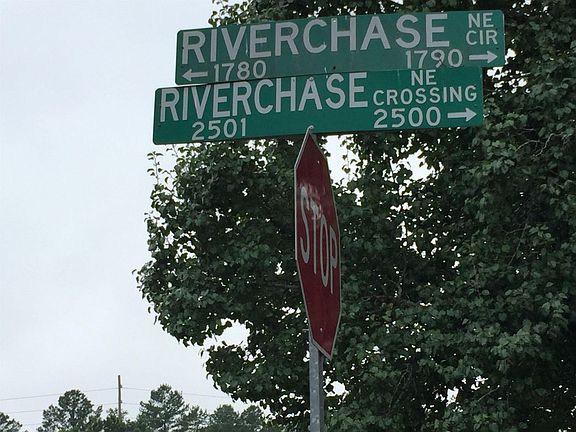 5th image of 1720 Riverchase Circle East NE