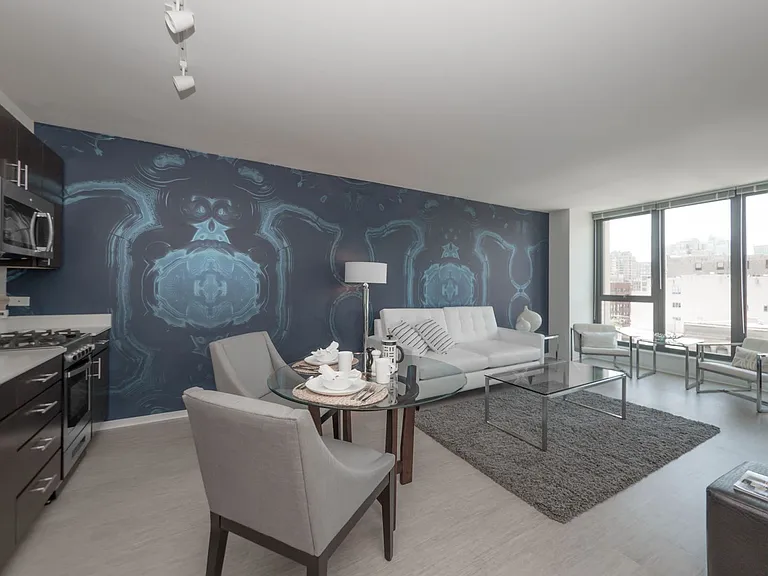 River North Luxury, On Display — Photo 31