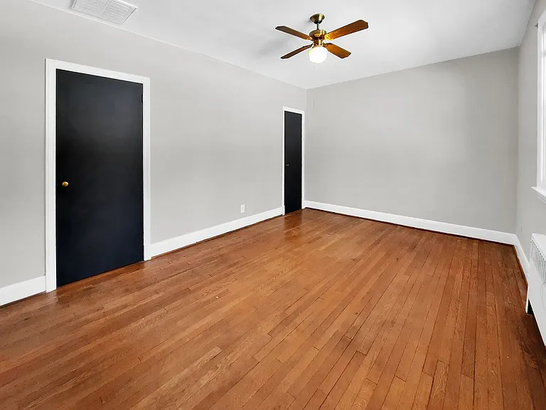 214 Sudbrook Ln — Photo 16