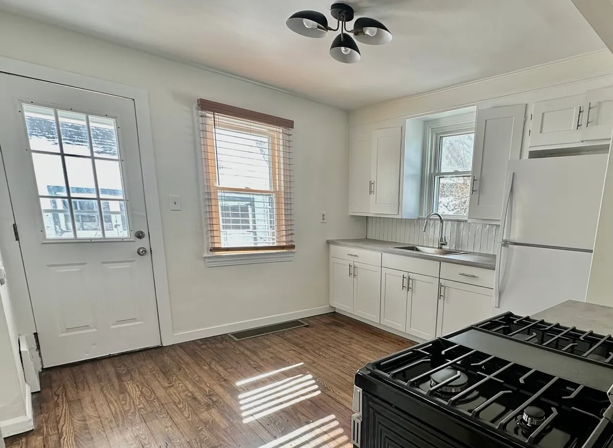 Building Photo - 1205 Clark Ave #1