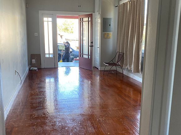5th image of 2423 Joliet St