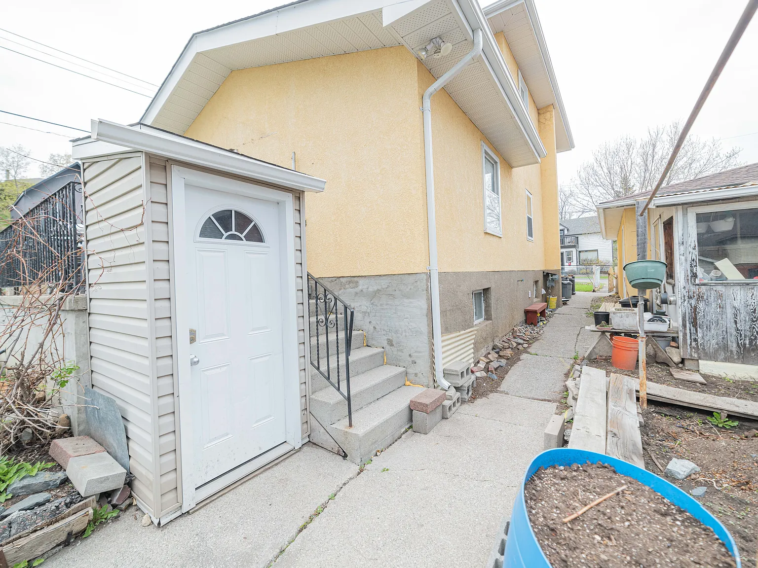 371 Ambrose St — Photo 2