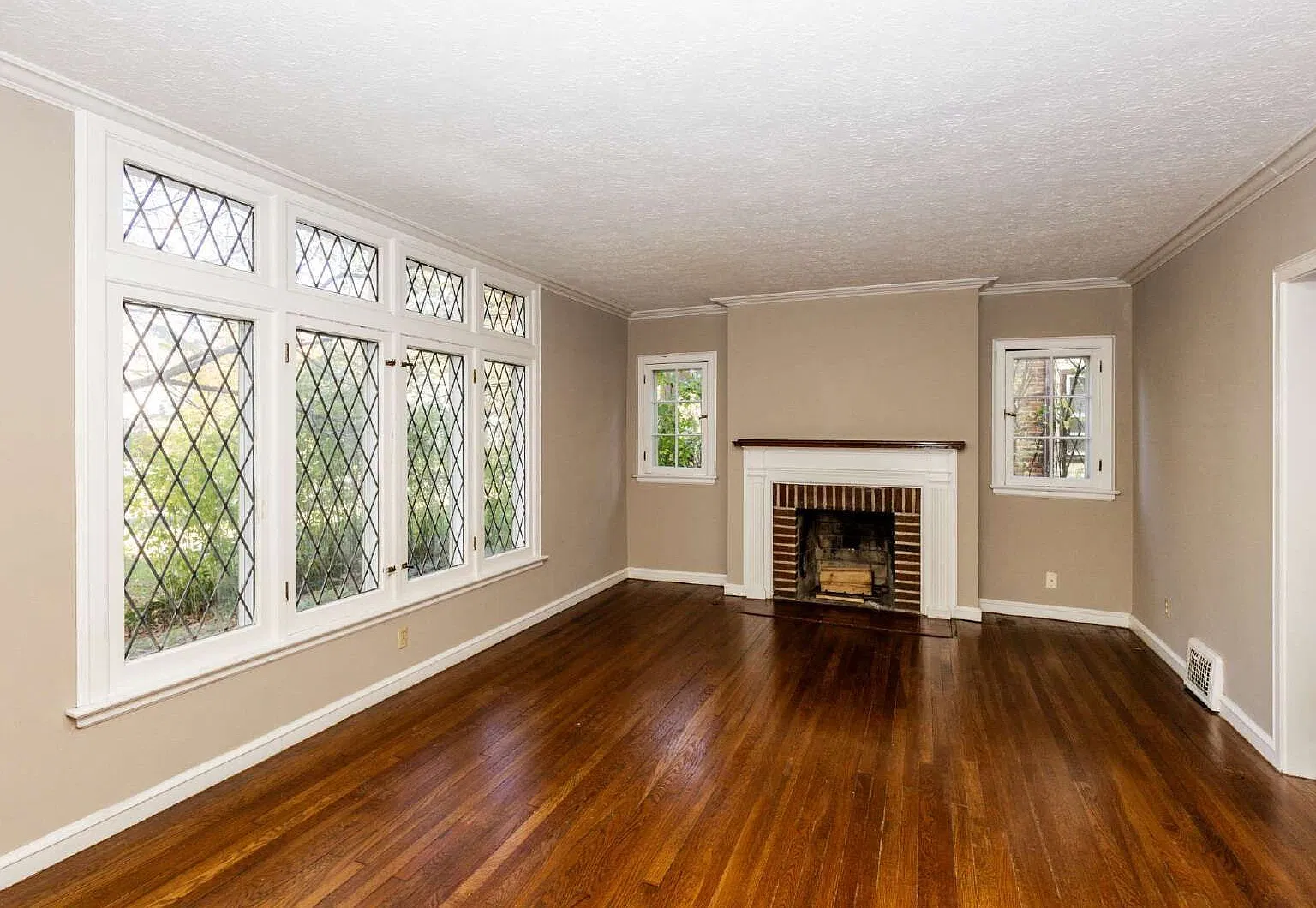 2 bed, 1.0 bath, 1260 sqft, $1,305 — Photo 4