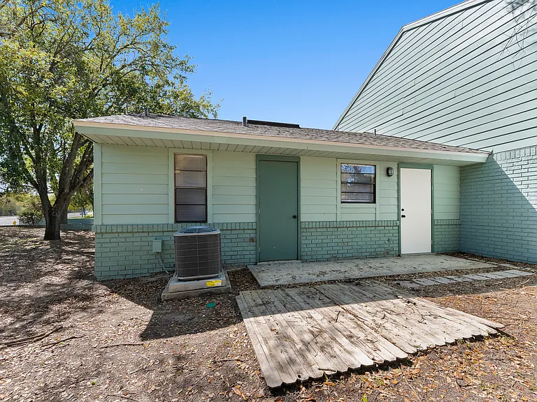 Briarwood Apartments — Photo 28
