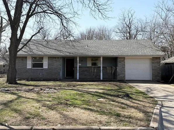 907 W 23rd St, Ada, OK 74820