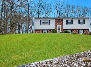 711 Fallecker Rd, Butler, PA 16002