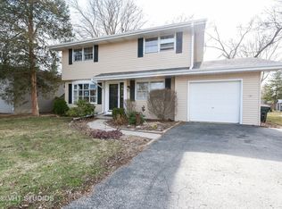 68 Rolling Ridge Ln, Lindenhurst, IL 60046