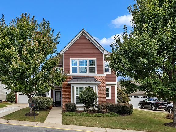 2nd image of 32 Heathwood Dr