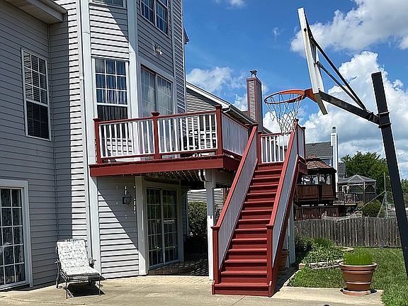 3rd image of 723 Foxmoor Ln