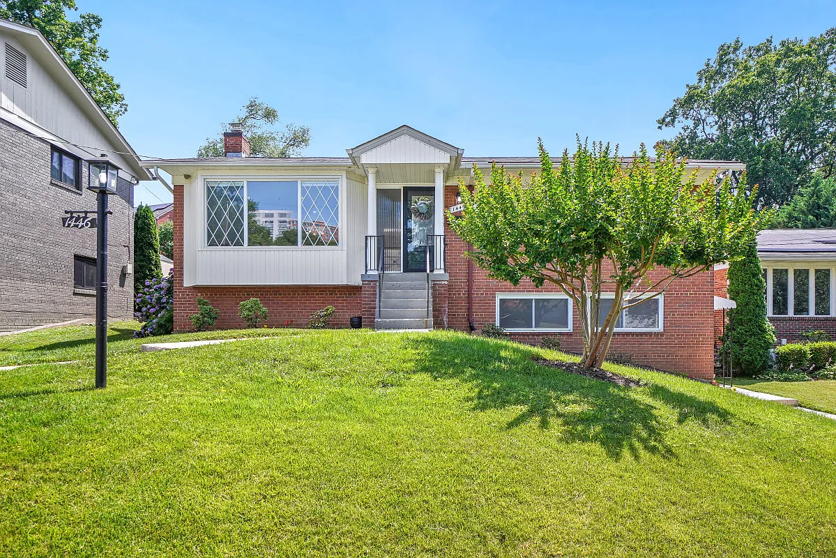1446 Roxanna Rd NW — Photo 1
