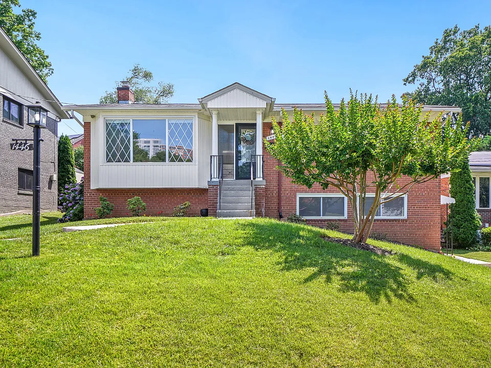 1446 Roxanna Rd NW
