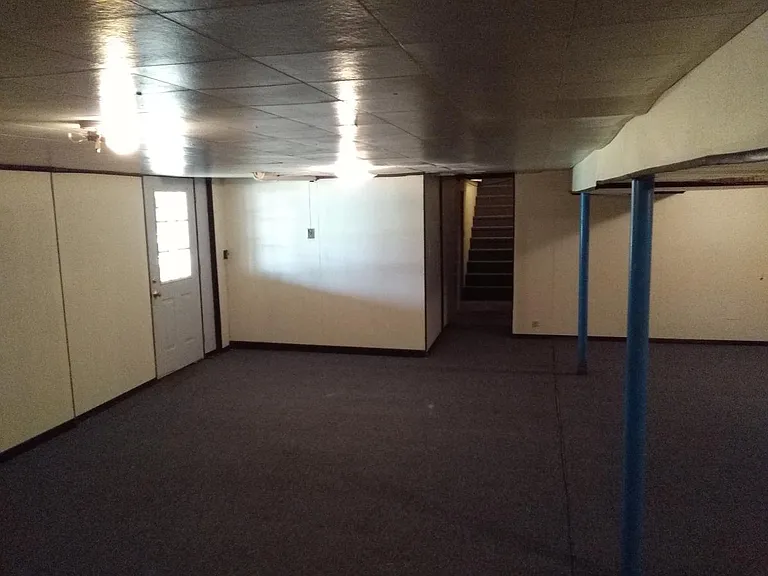 805 Broadway St — Photo 7