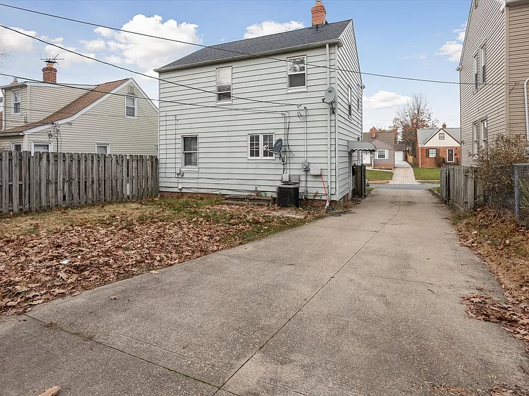 9504 S Highland Ave — Photo 25